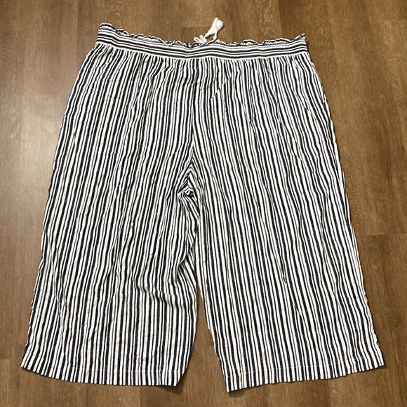 Terra & Sky 4x 28w 30w  charcoal grey and white summer pants - Picture 5 of 5